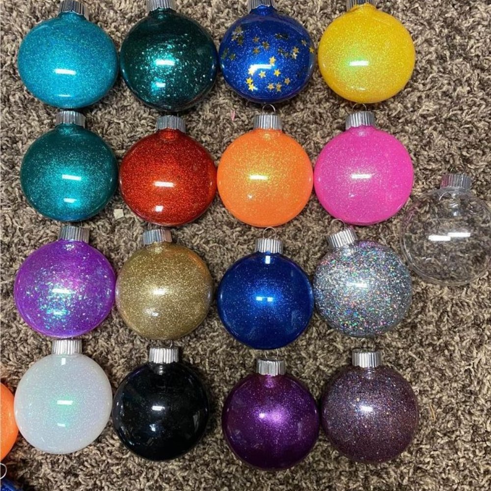 DIY Plastic Disc Glitter Ornaments